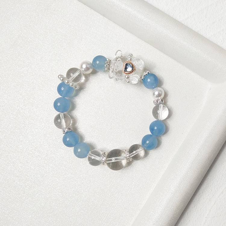 Healing bracelet featuring aquamarine and bear charm for energy, balance, and mental clarity.
