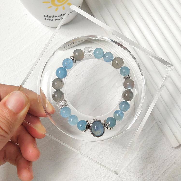 Healing bracelet featuring aquamarine and moonstone for energy, balance, and intuitive clarity.
