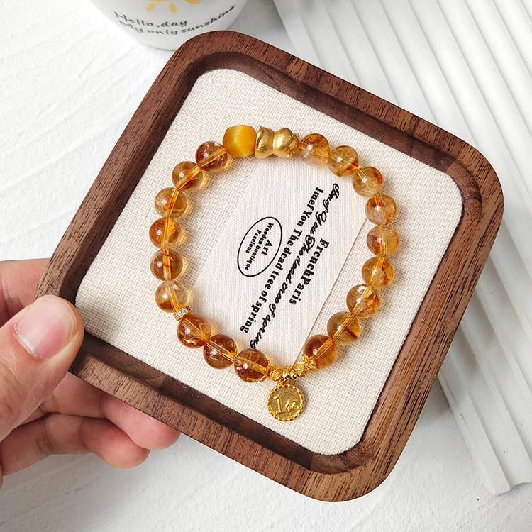 Citrine and lucky cat bracelet promoting prosperity, energy, and positive intentions.