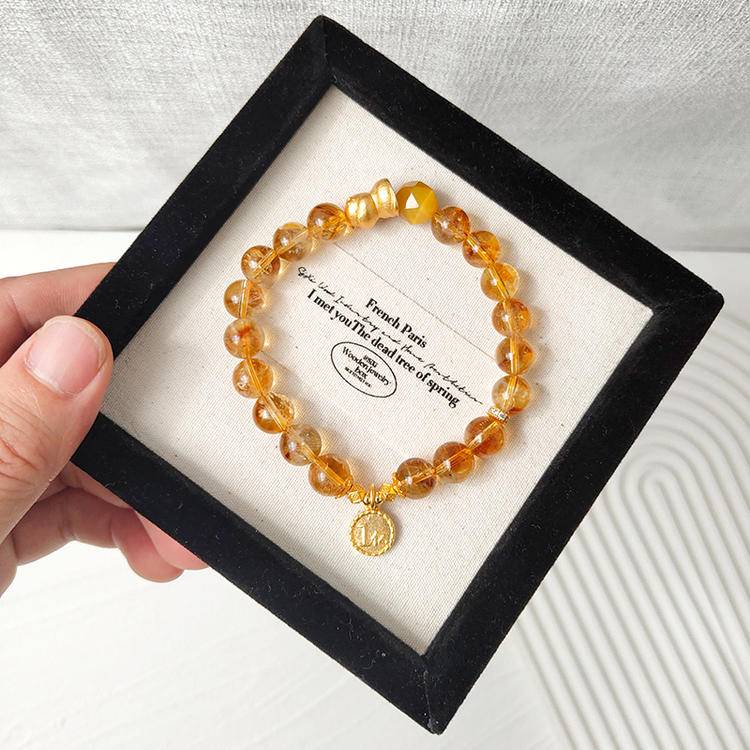 Healing bracelet featuring citrine and lucky cat charm for energy, clarity, and positive energy.