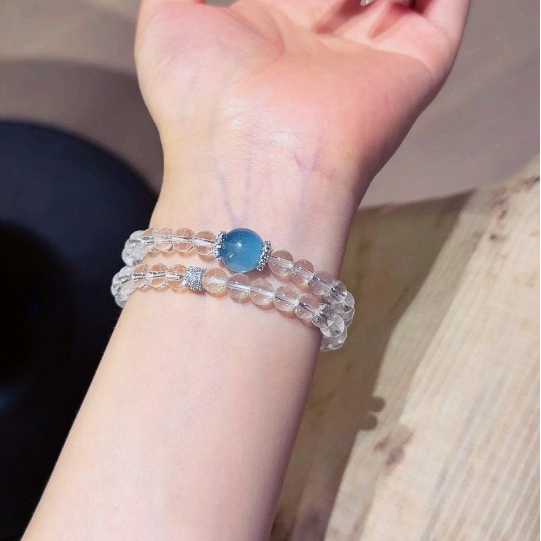 Healing multi-layer bracelet featuring clear quartz and aquamarine for emotional well-being and energy balance.
