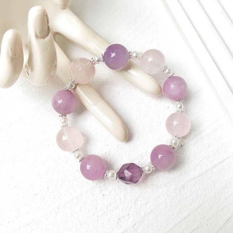 Healing bracelet featuring kunzite, amethyst, and rose quartz for energy, balance, and emotional well-being.
