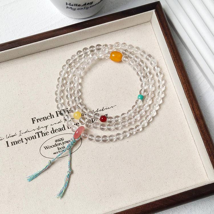 Healing 108-bead mala featuring nanhong agate, butterscotch amber, and clear quartz for meditation, energy balance, and mindfulness.
