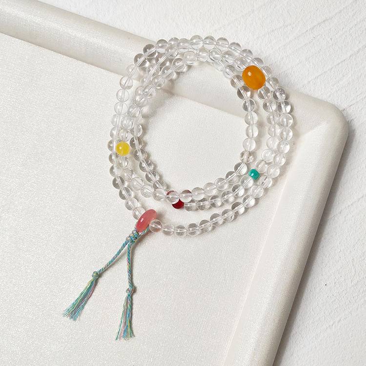 Meditation beads featuring nanhong agate, butterscotch amber, and clear quartz for emotional balance, focus, and positive energy.
