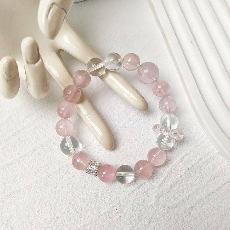 Healing bracelet featuring rose quartz and clear quartz for energy, balance, and emotional well-being.
