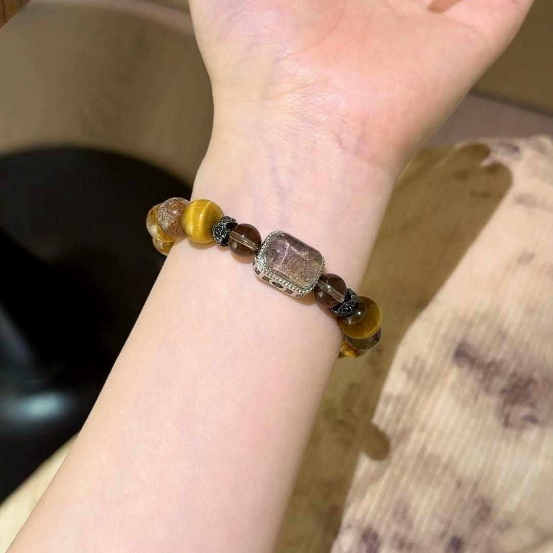 Tiger eye and citrine bracelet supporting energy balance, emotional healing, and positive intentions.